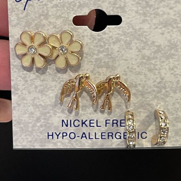 Options for sensitive ears 3 pairs of gold tone stud earrings - Picture 2 of 4